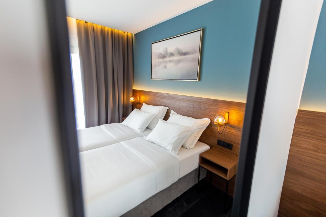 Boutique Rooms 76 إيموتسكي المظهر الخارجي الصورة