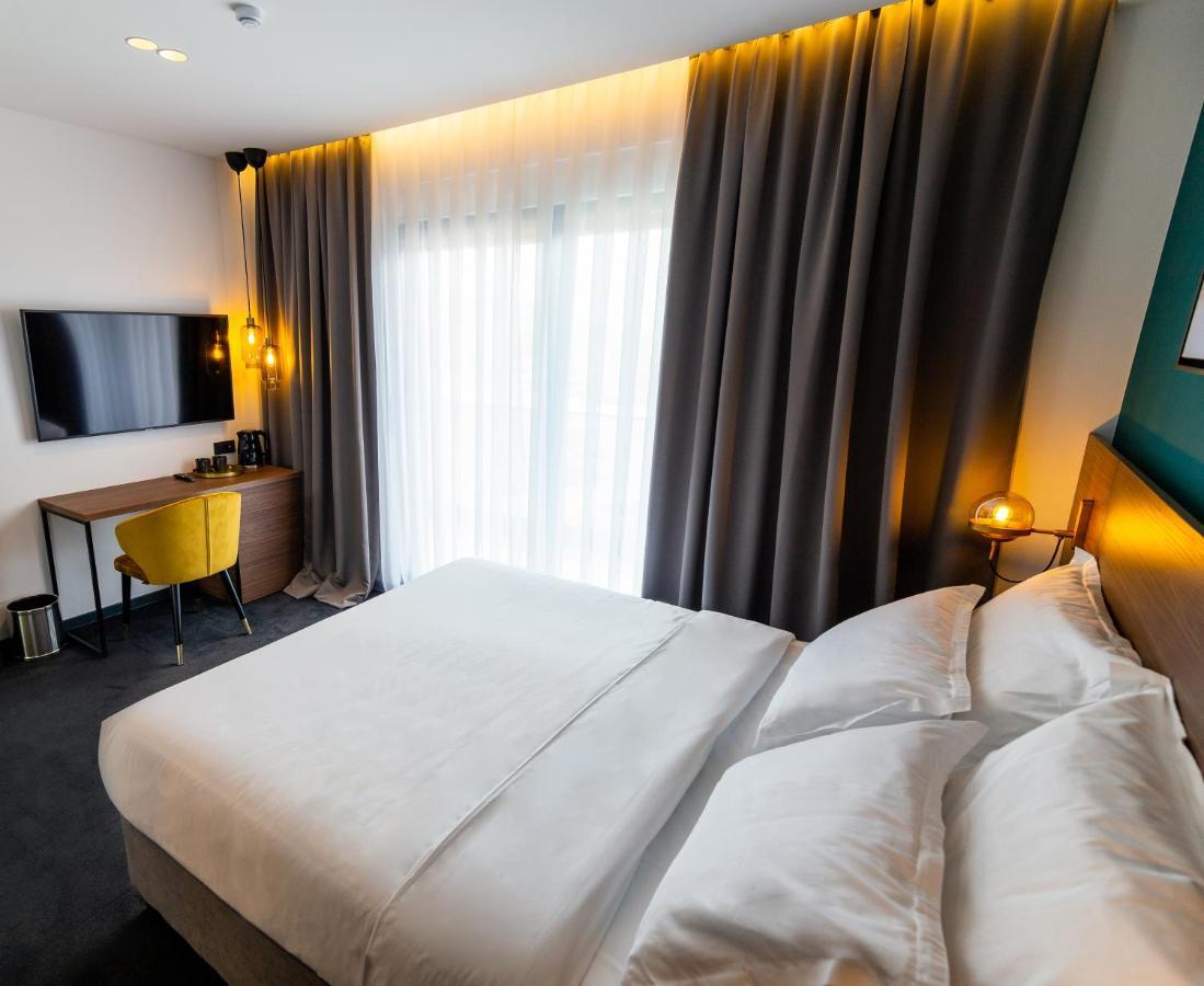 Boutique Rooms 76 إيموتسكي المظهر الخارجي الصورة